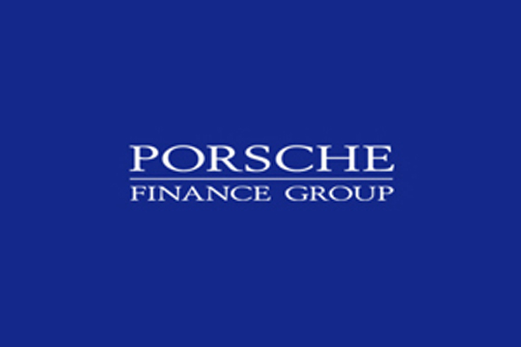 Компанія Porsche Finance Group, яка традиційно заохочує спонсорську діяльність дилерських центрів, в рамках урочистого відкриття вручила керівництву нового центру сертифікат на суму 30000 гривень
