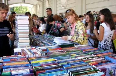 13 вересня 2012, 10:22 Переглядів:   Вхід на книжковий ярмарок в цьому році подорожчав (10 грн замість п'ятірки)