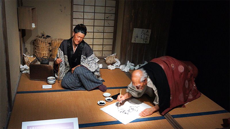 Фігури, що зображують Хокусая і його дочка (Музей Хокусай-Сумида, фотографія nippon