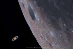 Сатурн ховається за Місяцем, фото і відео
