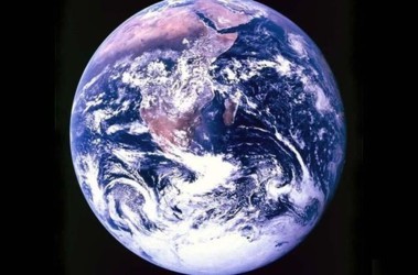 7 березня 2012, 17:38 Переглядів:   Чому люди не падають з круглої Землі