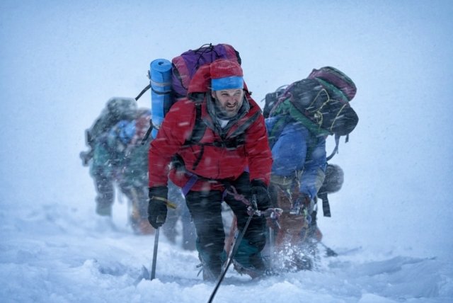 В першу чергу «Еверест» залучав глядача кількістю задіяних знаменитостей, які буквально не вміщалися на афіші