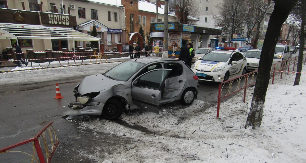 Во время заседания 18-летняя девушка плакала и заявляла, что сожалеет о содеянном
