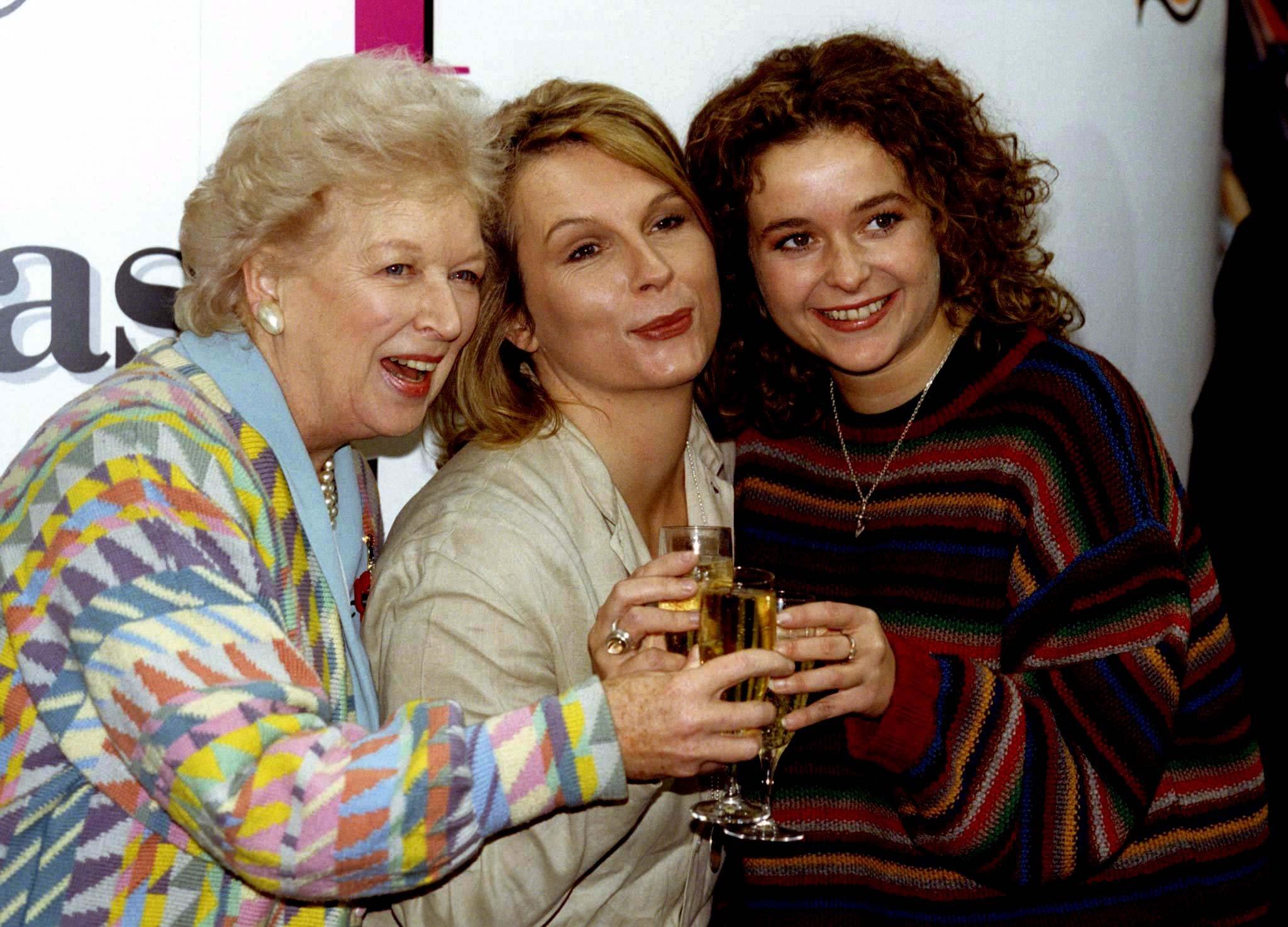 Джун Уитфилд рассказывает о своем персонаже «Мать» в особом фильме «Абсолютно сказочно»