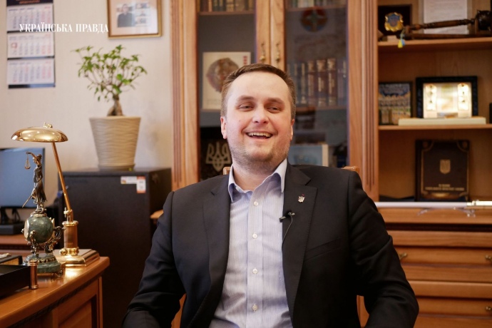 То пока его привезут, вы ешьте без майонеза, мы его потом доведите