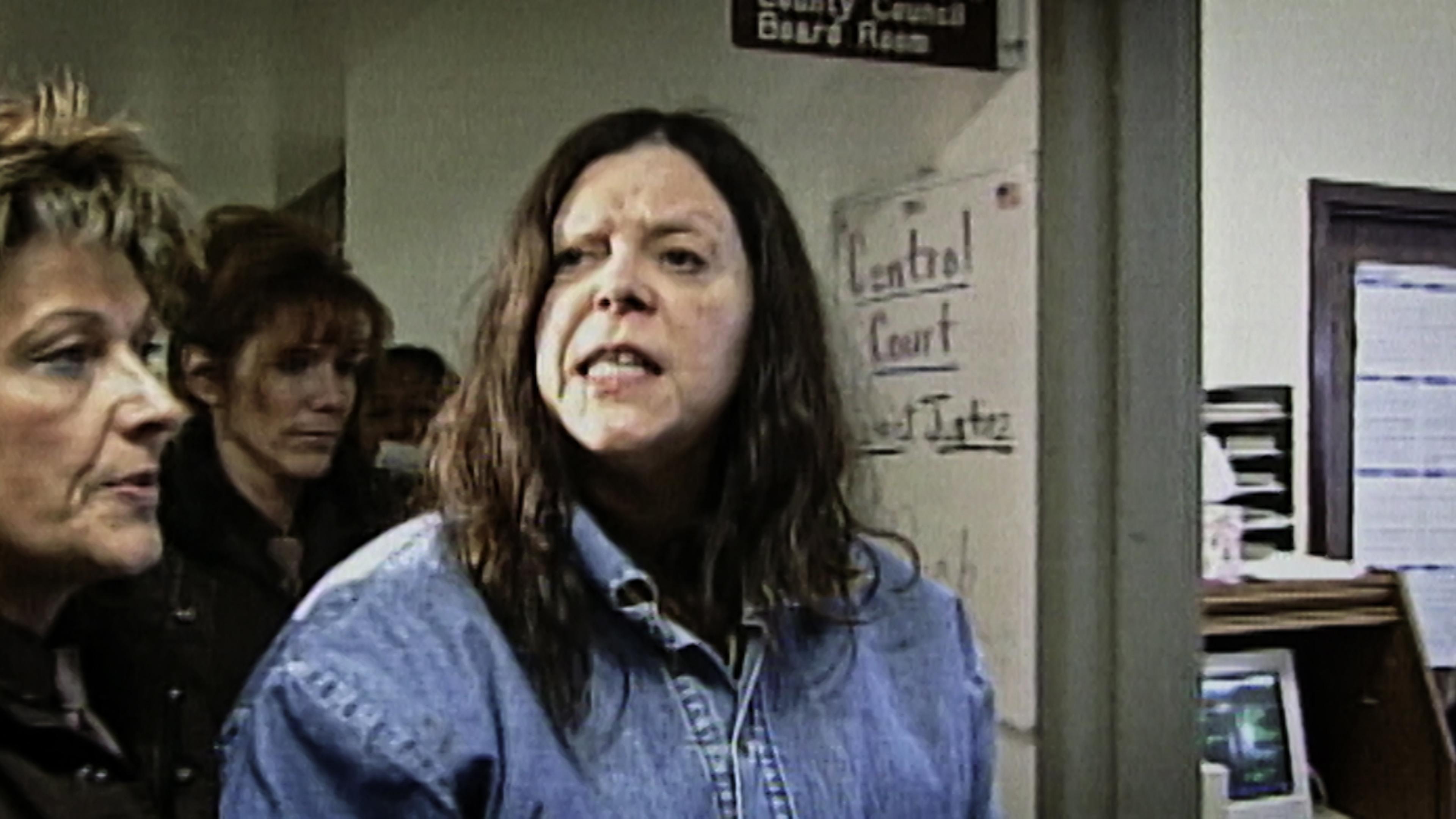 Марджори призналась, что поставила кухонные таймеры, которые использовались в бомбе, и, что шокирует, сказала, что Брайан был на заговоре с самого начала