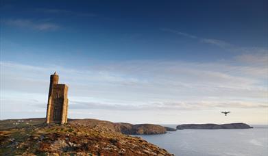Железнодорожный Рамбл: Порт Эрин, Брадда Глен, Брадда Хед, Слоц   , Port Erin Grading: Strenuous Расстояние: 14 км / 8,67 миль Обеспечивая захватывающие пейзажи, эта сложная прогулка по побережью стоит своих усилий