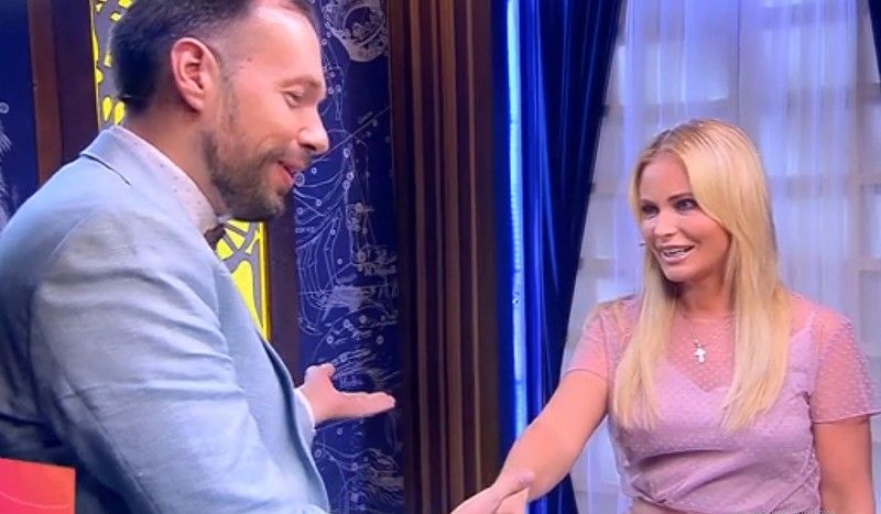 Той, в свою чергу, зазначив, що йому дуже приємно увагу з боку ефектної блондинки