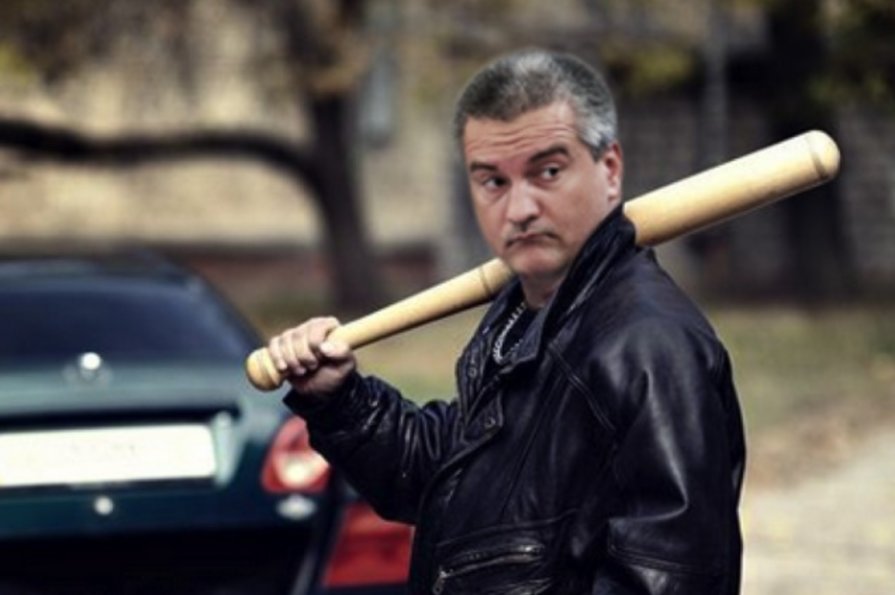 Заступник голови Меджлісу кримськотатарського народу Ахтем Чийгоз вважає, що після Нахлупіна Москва візьметься за Сергія Аксьонова