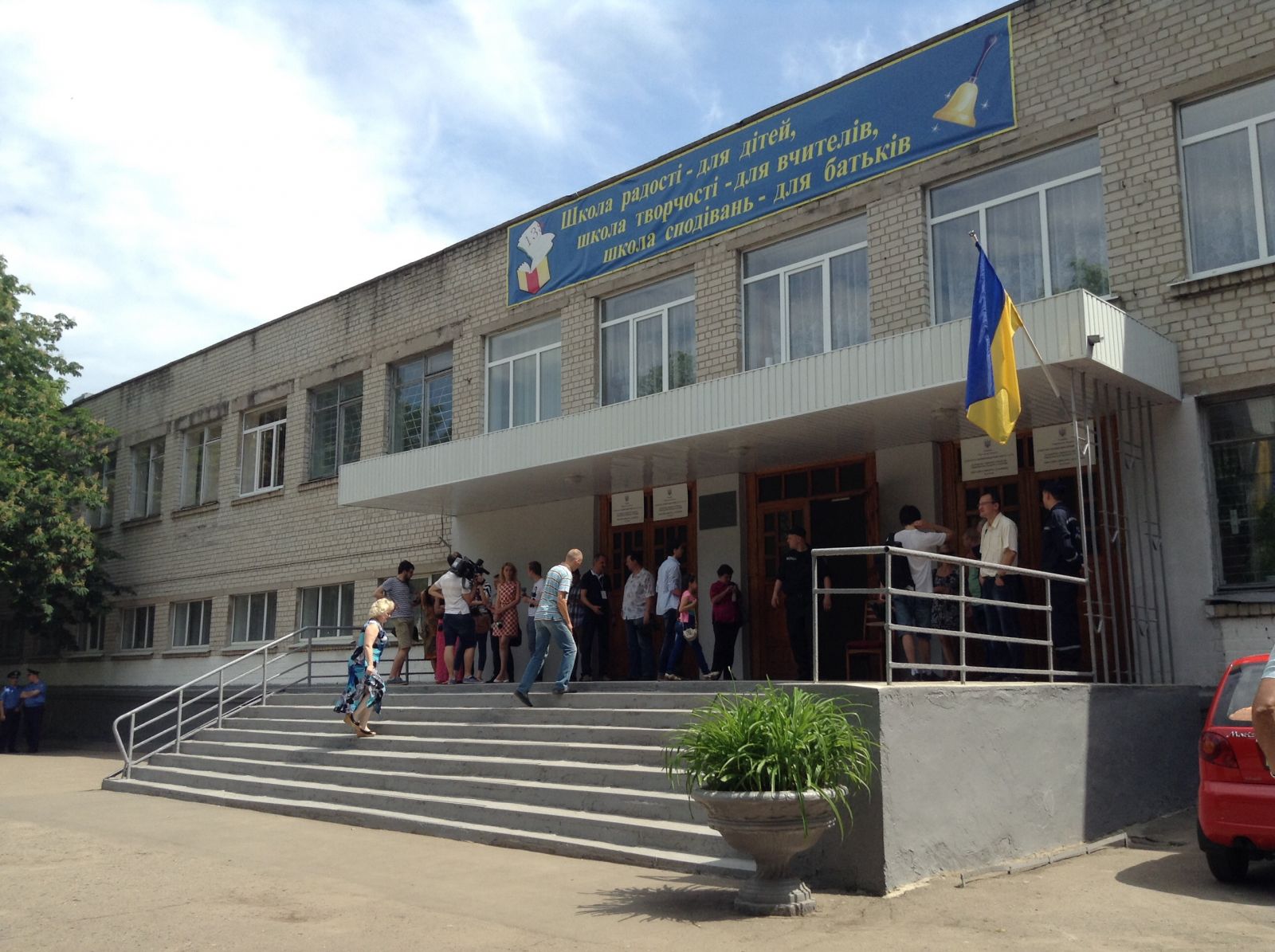 Щоб знайти своє прізвище в бюлетені і поставити навпроти неї галочку, Добкіну вистачило менше хвилини