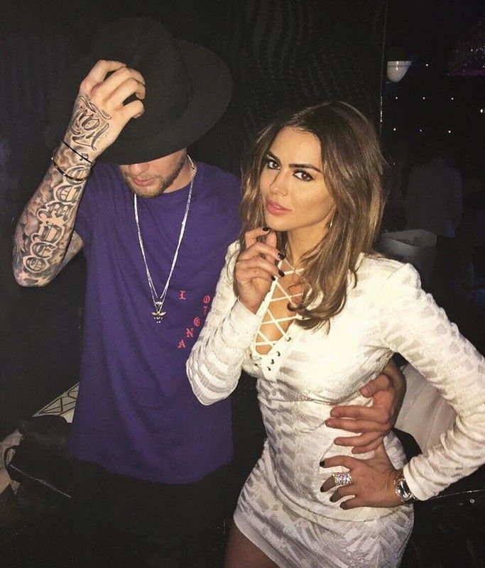 До слова, не так давно 24-річний музикант був помічений в компанії своєї колишньої коханої - 34-річної світської левиці Карли Ді Белло, яка проживає в Лос-Анжелесі, але прилетіла на його концерт в Монако