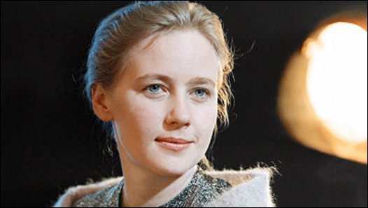 Блискуча актриса театру і кіно, яка створила чимало яскравих, що запам'ятовується образів, народна артистка СРСР Ія Саввіна померла в Москві у віці 75 років