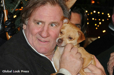 У травні 2013 року Депардьє зареєстрував ІП в Саранську, заявивши про намір відкрити в місті власний ресторан