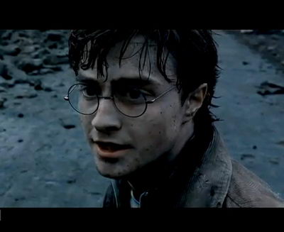 Як би це не було сумно, але залишилася тільки одна книга про    Гаррі Поттера   , По якій вже знімають фільм