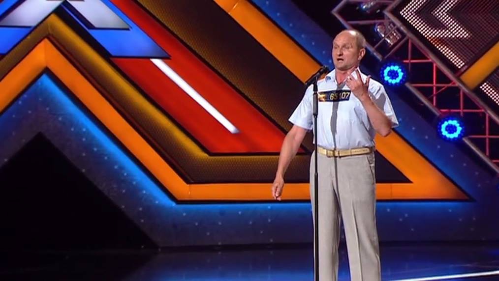 Добродушний диспетчер Любомир Курташ з Обленерго виконав пісню з репертуару тріо Маренич Карі очі, чорні брови