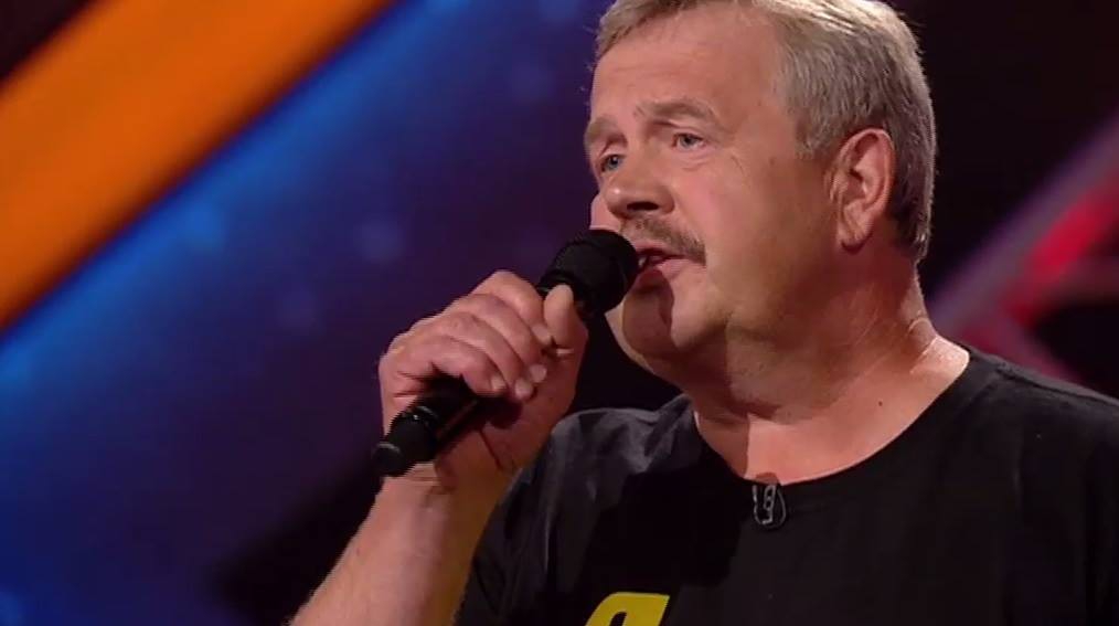 Наступним виступив Вадим Маркелов з піснею Гарика Сукачова За віконцем місяць травень