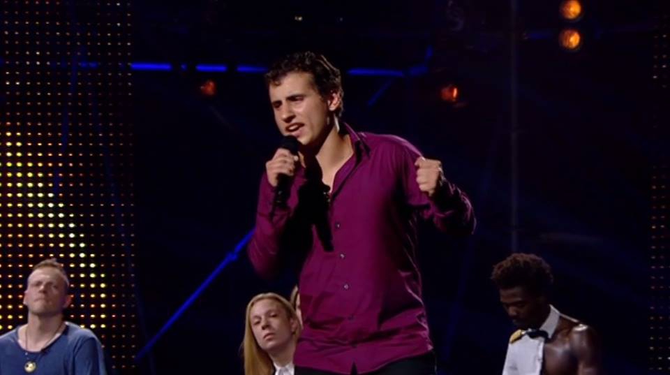 Наступний виконавець галантний скромний Микита виступив з піснею Забери мене