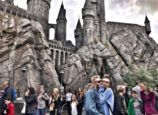 Катерина Варнава та її коханий в знаменитому парку розваг Universal Studios Hollywood