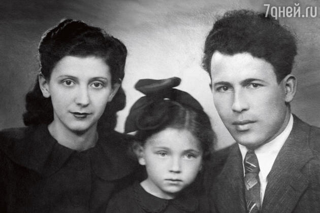 З батьками Олексієм Давидовичем і Олександрою Яківною