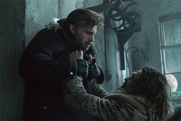 Адже головна фішка командних блокбастерів - це не лютий і непереможний антагоніст і навіть не гарантований екшен, заради якого варто приїхати в мультиплекс з найбільшим екраном в місті