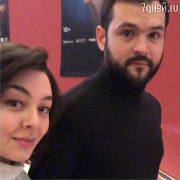 Відразу 30 зірок каналу ТНТ знялися в новому фільмі під назвою «Zомбоящік», прем'єра якого відбулася в столичному кінотеатрі «Жовтень»