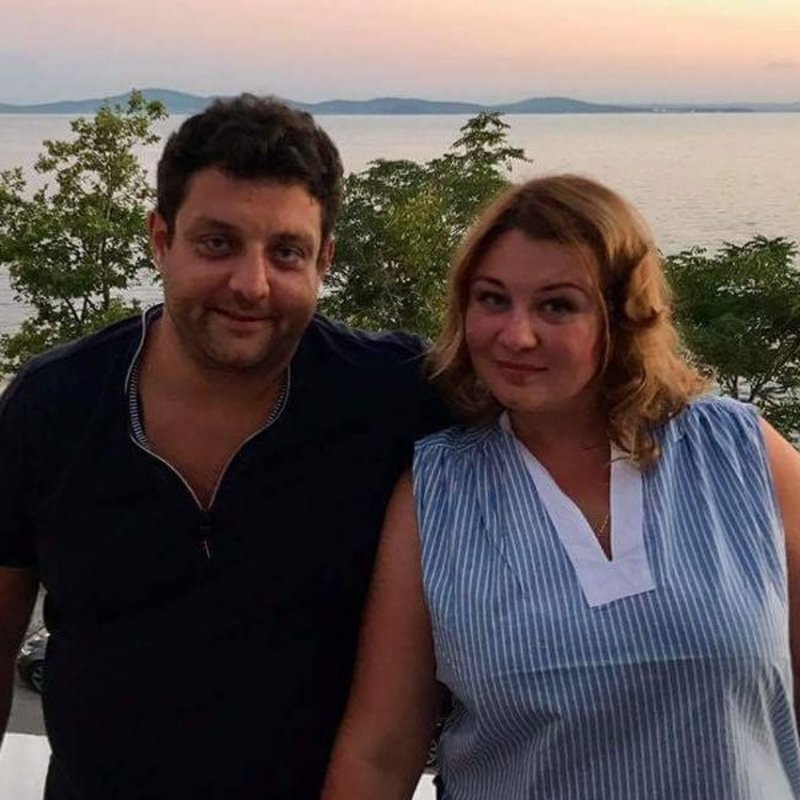 До того ж, зі слів Лариси, її батьки спочатку категорично не бажали приймати зятя-актора, але тепер, через роки, присвячують йому вірші