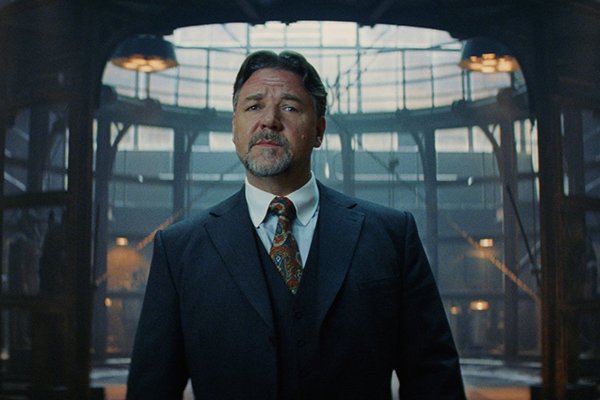 З іншого - «Мумія» досить швидко розпадається на ряд окремих вдалих сцен, які насилу в'яжуться між собою