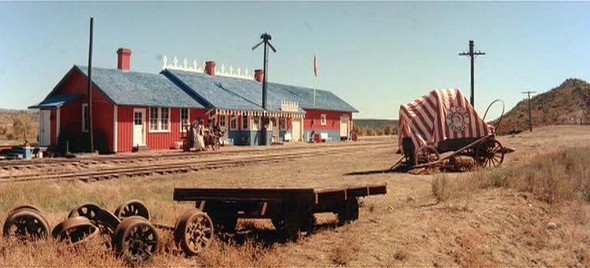 У картині було задіяно більше тварин, ніж в будь-якому іншому фільмі (90 дресирувальників справлялися із 8, 5 тисячами тварин)