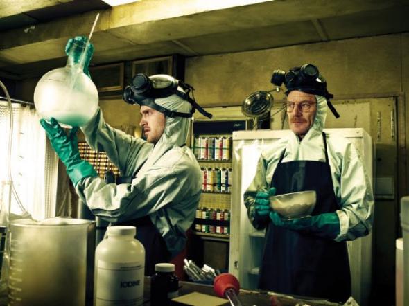 З інтерв'ю наукового консультанта «У всі тяжкі» з Scientific American: «Те, що синтезує Уолтер, швидше за блакитно-зеленого кольору
