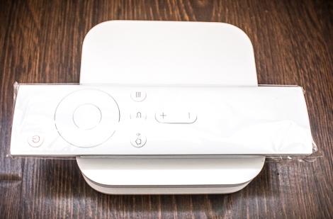 Сам TV Box зроблений з приємного пластику, має при собі два USB-порту, HDMI -вхід і, що логічно, дірочку для харчування