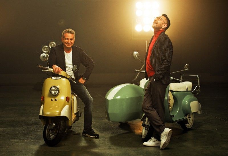 На додачу до всього доля грає з ним «злий жарт», і головний герой закохується, після чого вирішує змінитися