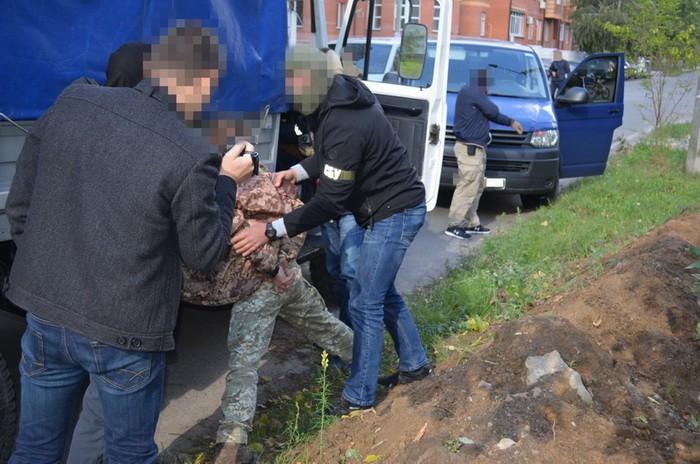 Продати двигуни намагався командир роти охорони військової частини