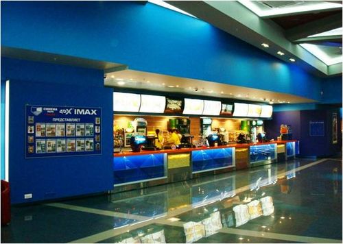 По п'ятницях, суботах, передсвятковим і святковим дням передбачені нічні сеанси