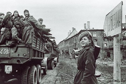 В ролях: Микола Черкасов, Іван Чувелев, Михайло Романов, Марія Стрєлкова, Яків Сегель, Юрій Юр'єв, Ольга Базанова, Микола Вітовта