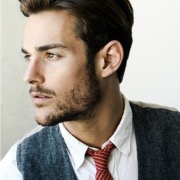 Коли ж приснився аксесуар не просто червоного кольору, а саме піонерський галстук - це можна витлумачити як заклик об'єднатися зі своїми партнерами або ж просто колегами