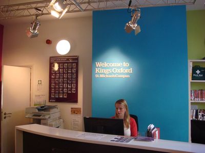 Це може прозвучати безглуздо, але насправді, атмосфера університету чимало мотивує студентів і допомагає їм досягати успіхів у навчанні