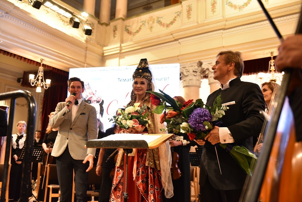 Роксолана »в виконанні Заслуженого академічного симфонічного оркестру Українського радіо на чолі з диригентом Володимиром Шейко