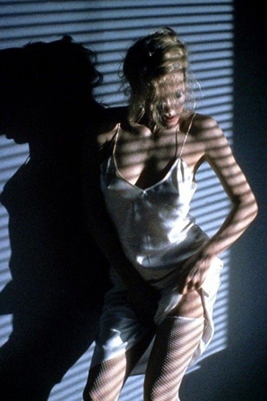 Хтось вчився по ньому «науці пристрасті», а хтось мріяв, що б для нього особисто виконала еротичний танець молода Бейсінгер під знамениту пісню   Джо Кокера