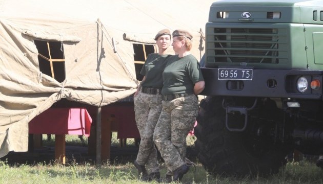 Репетиції параду до Дня незалежності на злітній смузі авіазаводу ім