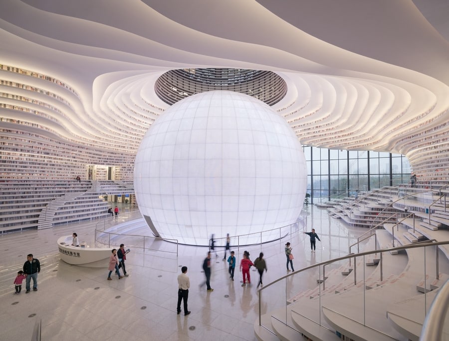 Его ученик - Око Бинхая - огромная сферическая аудитория, расположенная посреди просторной библиотеки