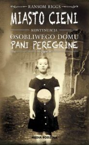 Книга Ransom Riggs, опубликованная в Польше в 2012 году, снова стала громкой из-за недавнего знаменитого показа этого романа Тимом Бертоном