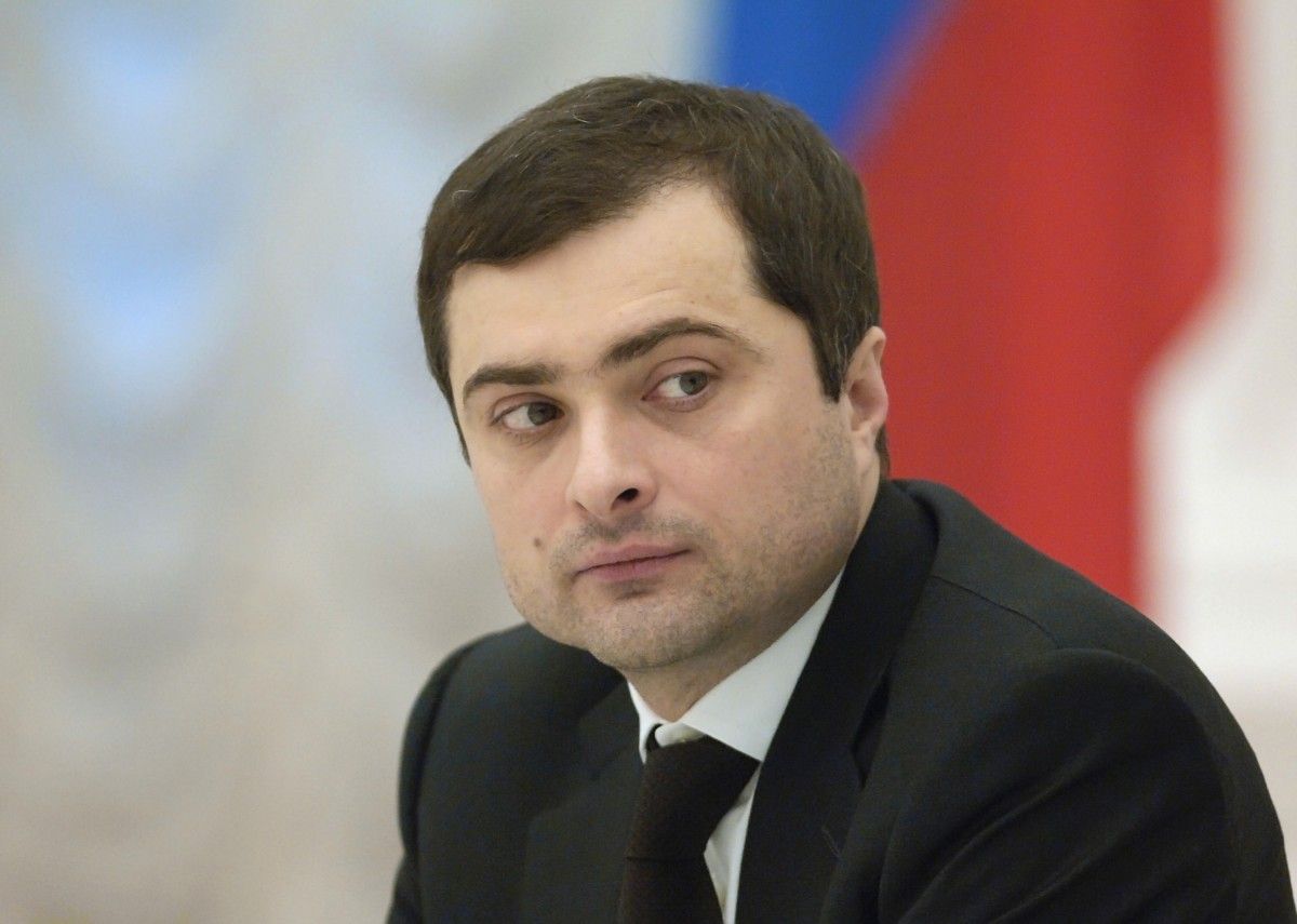При цьому опитані чиновники стверджують, що справа не в особистості Владислава Суркова, а в тому, що результати нікому не вдасться змінити