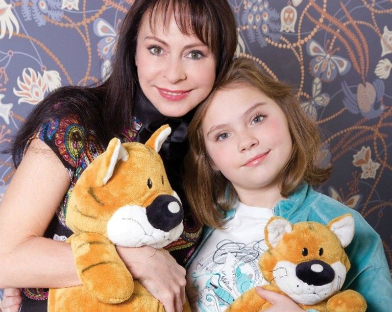 Відомо, що Марина розлучена і виховує дочку Домініку