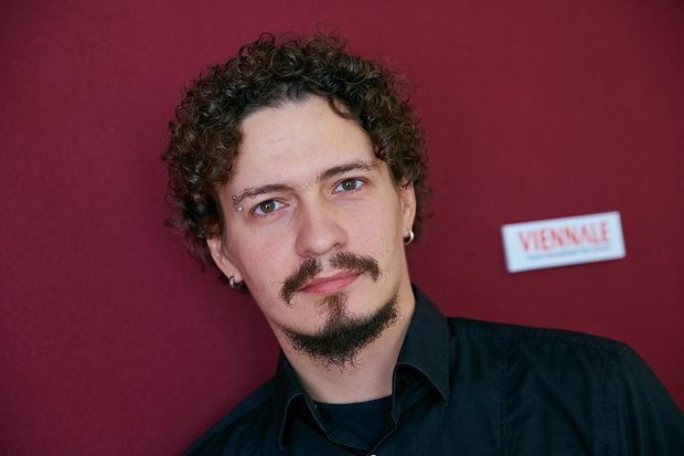 Фільм об'їздив фестивальні майданчики від Торонто до Мексики, отримав нагороди у Відні, Сараєво, Лондоні, був куплений для прокату на Балканах