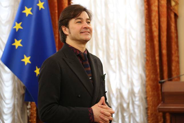 Держава вдячна вам за вашу важливу, копітку роботу, - підкреслив, вручаючи нагороди, Нищук