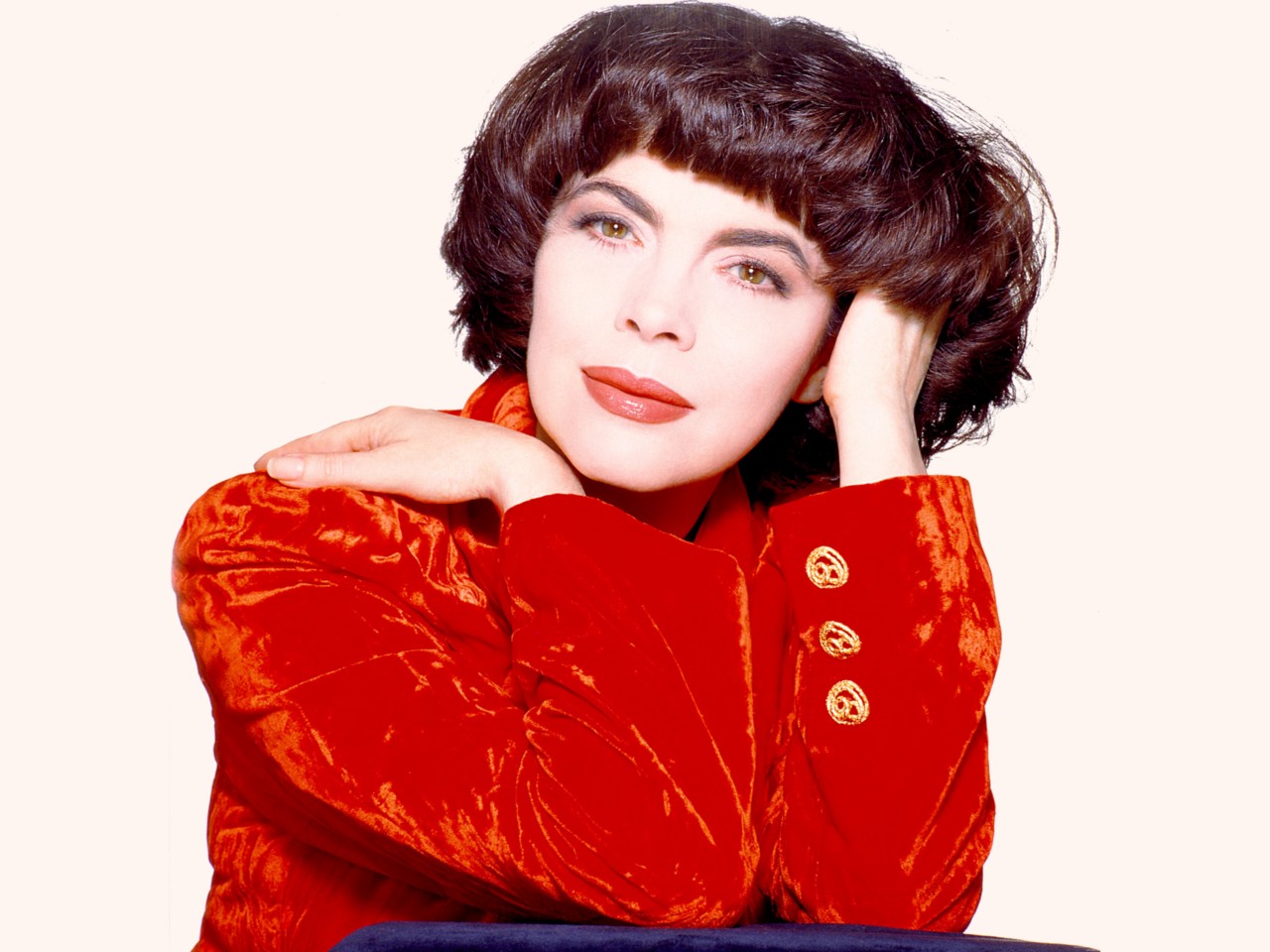 Мірей Матьє (Mireille Mathieu) - Французька відома естрадна співачка, світанок кар'єри якої припадає на 70-ті роки