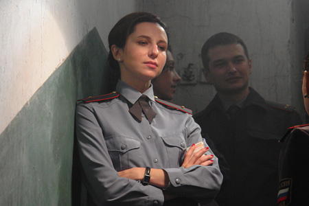 Розчиненню, однак, заважає мокрий міліцейський кітель