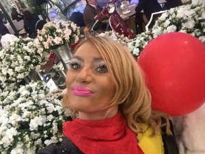 Світла Яковлєва без макіяжу особливим шармом не відрізняється, але, по крайней мере, не виглядає настільки відштовхуюче, як з тонною штукатурки і автозасмаги на обличчі